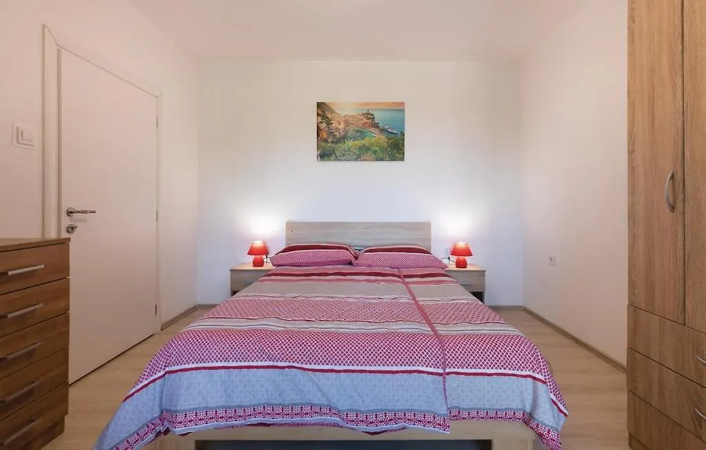 Popovic Apartment Pula