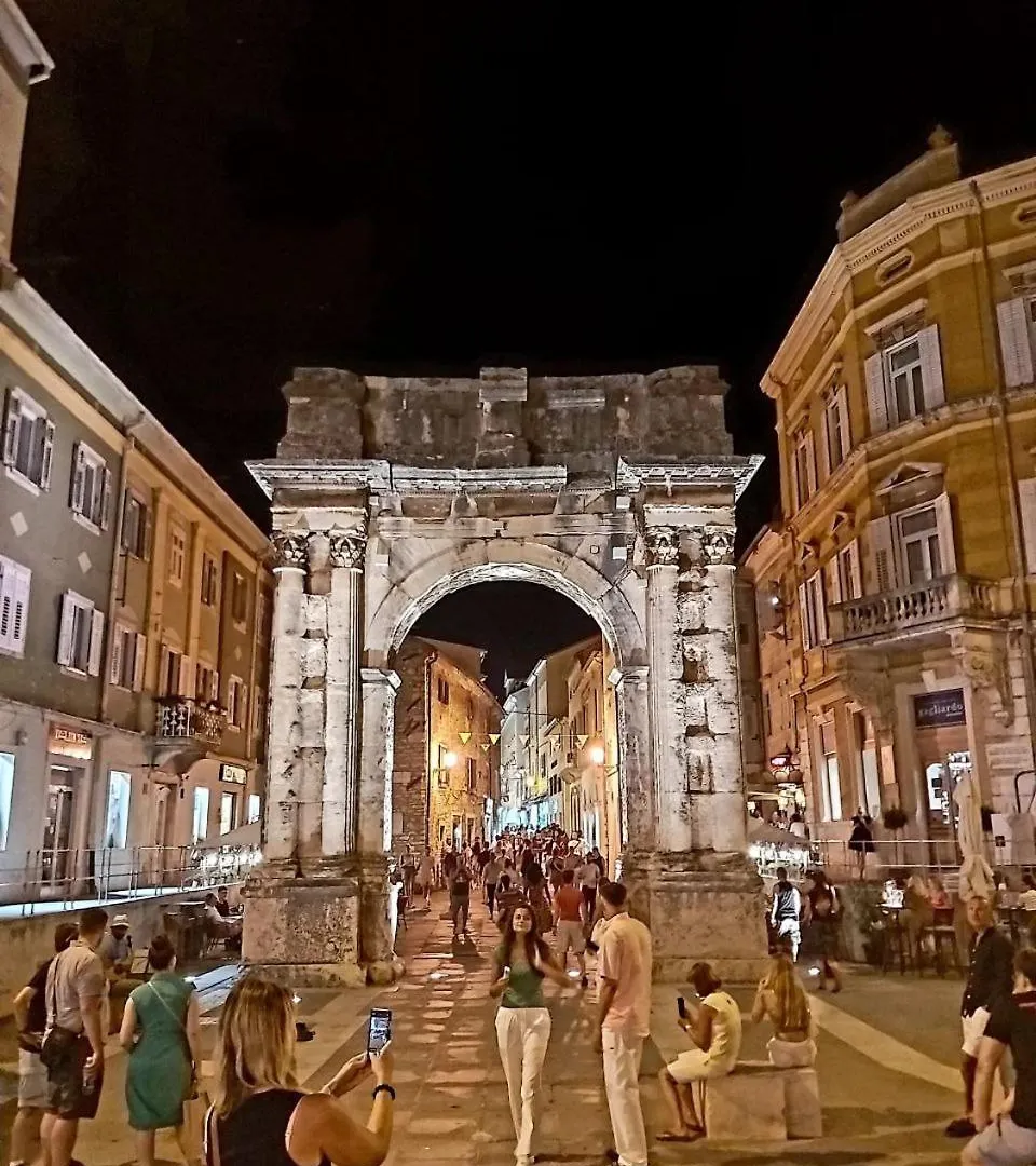 Popovic Apartment Pula